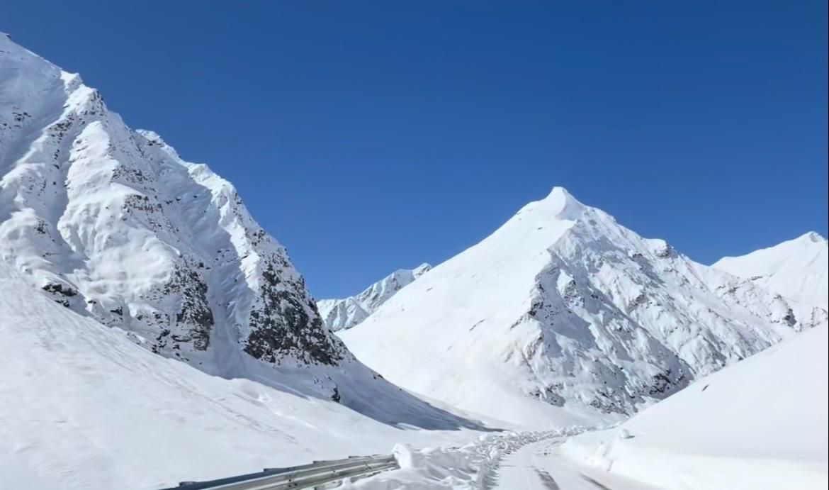Solang Valley Skiing & Snowboarding — Beginner-Friendly Snow Experience